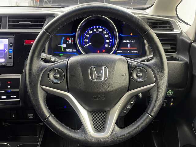 ホンダ フィット ハイブリット Lパッケージ 大阪府 2017(平29)年 5.2万km ブリリアントスポーティブルーメタリック2トーン 純正7インチインターナビ【VXM-174VFXi】/【AM/FM/CD/DVD/Bluetooth/フルセグTV】/ナビ装着用スペシャルパッケージ/バックカメラ/ETC/あんしんパッケージ/・シティブレーキアクティブシステム/・低速域衝突軽減ブレーキ/・誤発進抑制機能/・サイドカーテンエアバッグシステム/・前席用i-サイドエアバッグシステム/クルーズコントロール/ハーフレザーシート/タッチパネル式AAC/本革巻きステアリング/LEDヘッドライト/オートライト