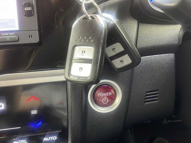 ホンダ フィット ハイブリット Lパッケージ 大阪府 2017(平29)年 5.2万km ブリリアントスポーティブルーメタリック2トーン 純正7インチインターナビ【VXM-174VFXi】/【AM/FM/CD/DVD/Bluetooth/フルセグTV】/ナビ装着用スペシャルパッケージ/バックカメラ/ETC/あんしんパッケージ/・シティブレーキアクティブシステム/・低速域衝突軽減ブレーキ/・誤発進抑制機能/・サイドカーテンエアバッグシステム/・前席用i-サイドエアバッグシステム/クルーズコントロール/ハーフレザーシート/タッチパネル式AAC/本革巻きステアリング/LEDヘッドライト/オートライト