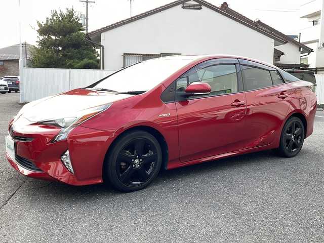 トヨタ プリウス S ツーリングセレクション 愛知県 2017(平29)年 6万km エモーショナルレッド 純正9型ナビゲーション/【AM/FM/BT/CD/DVD/フルセグ】/バックカメラ/ビルトインETC/プリクラッシュセーフティ/レーンキープアシスト/前方ドライブレコーダー/黒合皮シート/前席シートヒーター/プッシュスタート/スマートキー/横滑り防止装置/LEDヘッドライト/純正フォグライト/純正17インチアルミホイール/純正フロアマット/純正ドアバイザー/スペアキー1本/新車保証書