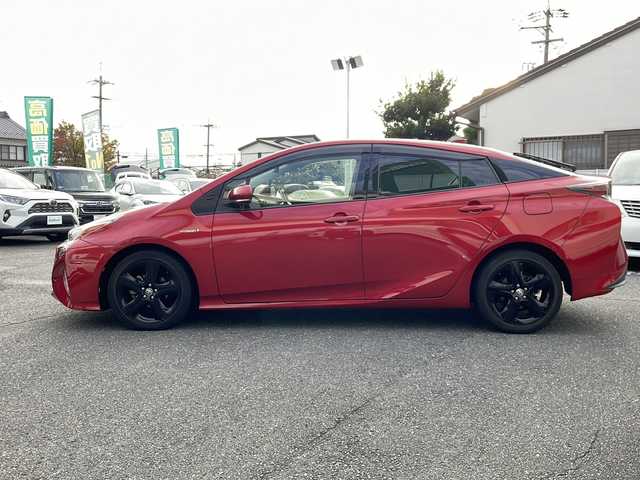 トヨタ プリウス S ツーリングセレクション 愛知県 2017(平29)年 6万km エモーショナルレッド 純正9型ナビゲーション/【AM/FM/BT/CD/DVD/フルセグ】/バックカメラ/ビルトインETC/プリクラッシュセーフティ/レーンキープアシスト/前方ドライブレコーダー/黒合皮シート/前席シートヒーター/プッシュスタート/スマートキー/横滑り防止装置/LEDヘッドライト/純正フォグライト/純正17インチアルミホイール/純正フロアマット/純正ドアバイザー/スペアキー1本/新車保証書