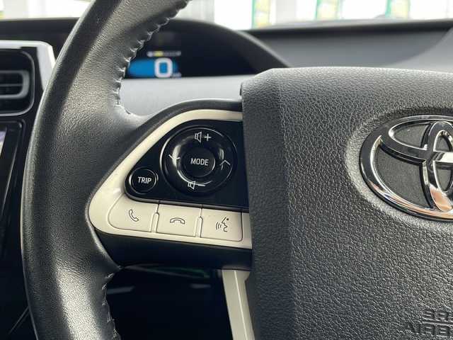 トヨタ プリウス S ツーリングセレクション 愛知県 2017(平29)年 6万km エモーショナルレッド 純正9型ナビゲーション/【AM/FM/BT/CD/DVD/フルセグ】/バックカメラ/ビルトインETC/プリクラッシュセーフティ/レーンキープアシスト/前方ドライブレコーダー/黒合皮シート/前席シートヒーター/プッシュスタート/スマートキー/横滑り防止装置/LEDヘッドライト/純正フォグライト/純正17インチアルミホイール/純正フロアマット/純正ドアバイザー/スペアキー1本/新車保証書