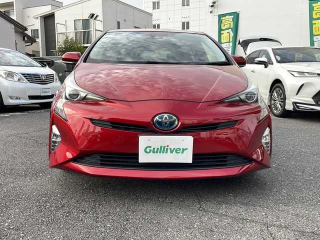 トヨタ プリウス S ツーリングセレクション 愛知県 2017(平29)年 6万km エモーショナルレッド 純正9型ナビゲーション/【AM/FM/BT/CD/DVD/フルセグ】/バックカメラ/ビルトインETC/プリクラッシュセーフティ/レーンキープアシスト/前方ドライブレコーダー/黒合皮シート/前席シートヒーター/プッシュスタート/スマートキー/横滑り防止装置/LEDヘッドライト/純正フォグライト/純正17インチアルミホイール/純正フロアマット/純正ドアバイザー/スペアキー1本/新車保証書