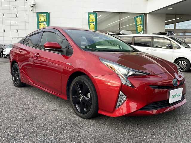 トヨタ プリウス S ツーリングセレクション 愛知県 2017(平29)年 6万km エモーショナルレッド 純正9型ナビゲーション/【AM/FM/BT/CD/DVD/フルセグ】/バックカメラ/ビルトインETC/プリクラッシュセーフティ/レーンキープアシスト/前方ドライブレコーダー/黒合皮シート/前席シートヒーター/プッシュスタート/スマートキー/横滑り防止装置/LEDヘッドライト/純正フォグライト/純正17インチアルミホイール/純正フロアマット/純正ドアバイザー/スペアキー1本/新車保証書