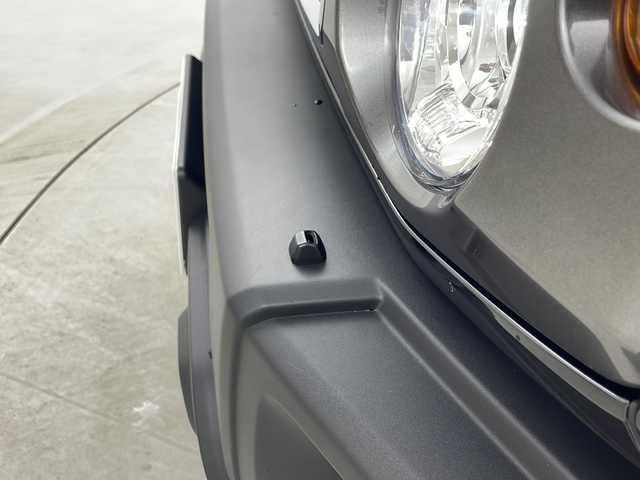 スズキ ジムニー ノマド FC 熊本県 2025(令7)年 0.1千km 黒 2/4WD切り替え/デュアルカメラブレーキサポート/先行車発進お知らせ/標識認識機能/アダプティブクルーズコントロール/車線逸脱警報機能/ふらつき警報機能/前席シートヒーター/コーナーセンサー/アイドリングストップ/電動格納ミラー/ミラウィンカー/ミラーヒーター/フロントフォグランプ/取り扱い説明書/保証書/・カラーコードWB3