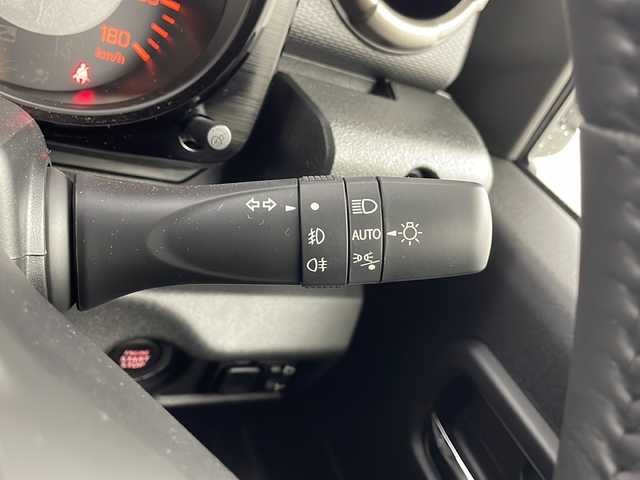 スズキ ジムニー ノマド FC 熊本県 2025(令7)年 0.1千km 黒 2/4WD切り替え/デュアルカメラブレーキサポート/先行車発進お知らせ/標識認識機能/アダプティブクルーズコントロール/車線逸脱警報機能/ふらつき警報機能/前席シートヒーター/コーナーセンサー/アイドリングストップ/電動格納ミラー/ミラウィンカー/ミラーヒーター/フロントフォグランプ/取り扱い説明書/保証書/・カラーコードWB3