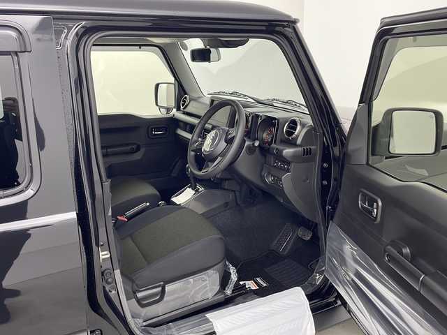 スズキ ジムニー ノマド FC 熊本県 2025(令7)年 0.1千km 黒 2/4WD切り替え/デュアルカメラブレーキサポート/先行車発進お知らせ/標識認識機能/アダプティブクルーズコントロール/車線逸脱警報機能/ふらつき警報機能/前席シートヒーター/コーナーセンサー/アイドリングストップ/電動格納ミラー/ミラウィンカー/ミラーヒーター/フロントフォグランプ/取り扱い説明書/保証書/・カラーコードWB3