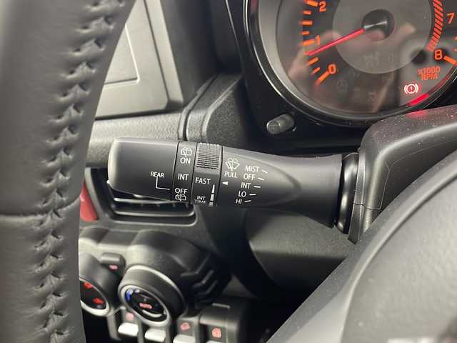 スズキ ジムニー ノマド FC 熊本県 2025(令7)年 0.1千km 黒 2/4WD切り替え/デュアルカメラブレーキサポート/先行車発進お知らせ/標識認識機能/アダプティブクルーズコントロール/車線逸脱警報機能/ふらつき警報機能/前席シートヒーター/コーナーセンサー/アイドリングストップ/電動格納ミラー/ミラウィンカー/ミラーヒーター/フロントフォグランプ/取り扱い説明書/保証書/・カラーコードWB3