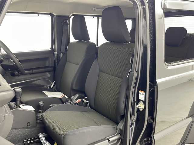 スズキ ジムニー ノマド FC 熊本県 2025(令7)年 0.1千km 黒 2/4WD切り替え/デュアルカメラブレーキサポート/先行車発進お知らせ/標識認識機能/アダプティブクルーズコントロール/車線逸脱警報機能/ふらつき警報機能/前席シートヒーター/コーナーセンサー/アイドリングストップ/電動格納ミラー/ミラウィンカー/ミラーヒーター/フロントフォグランプ/取り扱い説明書/保証書/・カラーコードWB3