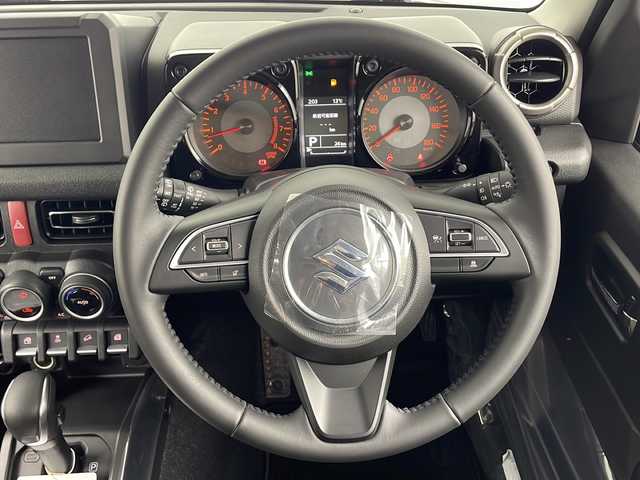 スズキ ジムニー ノマド FC 熊本県 2025(令7)年 0.1千km 黒 2/4WD切り替え/デュアルカメラブレーキサポート/先行車発進お知らせ/標識認識機能/アダプティブクルーズコントロール/車線逸脱警報機能/ふらつき警報機能/前席シートヒーター/コーナーセンサー/アイドリングストップ/電動格納ミラー/ミラウィンカー/ミラーヒーター/フロントフォグランプ/取り扱い説明書/保証書/・カラーコードWB3