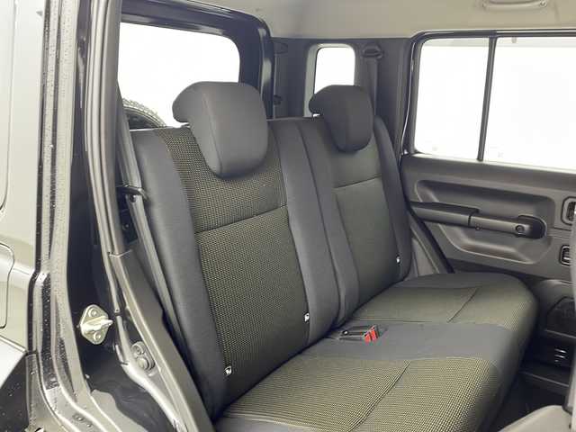 スズキ ジムニー ノマド FC 熊本県 2025(令7)年 0.1千km 黒 2/4WD切り替え/デュアルカメラブレーキサポート/先行車発進お知らせ/標識認識機能/アダプティブクルーズコントロール/車線逸脱警報機能/ふらつき警報機能/前席シートヒーター/コーナーセンサー/アイドリングストップ/電動格納ミラー/ミラウィンカー/ミラーヒーター/フロントフォグランプ/取り扱い説明書/保証書/・カラーコードWB3