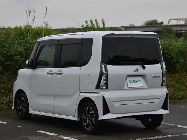 ダイハツ タント カスタム X 福岡県 2023(令5)年 1.3万km シャイニングホワイトパール ワンオーナー/社外メモリナビ/フルセグTV・BT・CD・DVD・FM・AM/全方位カメラ/スマートアシスト/オートハイビーム/クリアランスソナー/純正LEDヘッドライト/両側パワースライドドア/ステアリングスイッチ/電動パーキングブレーキ/ブレーキホールド/保証書・取説・スペアキー