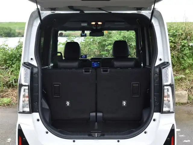 ダイハツ タント カスタム X 福岡県 2023(令5)年 1.3万km シャイニングホワイトパール ワンオーナー/社外メモリナビ/フルセグTV・BT・CD・DVD・FM・AM/全方位カメラ/スマートアシスト/オートハイビーム/クリアランスソナー/純正LEDヘッドライト/両側パワースライドドア/ステアリングスイッチ/電動パーキングブレーキ/ブレーキホールド/保証書・取説・スペアキー