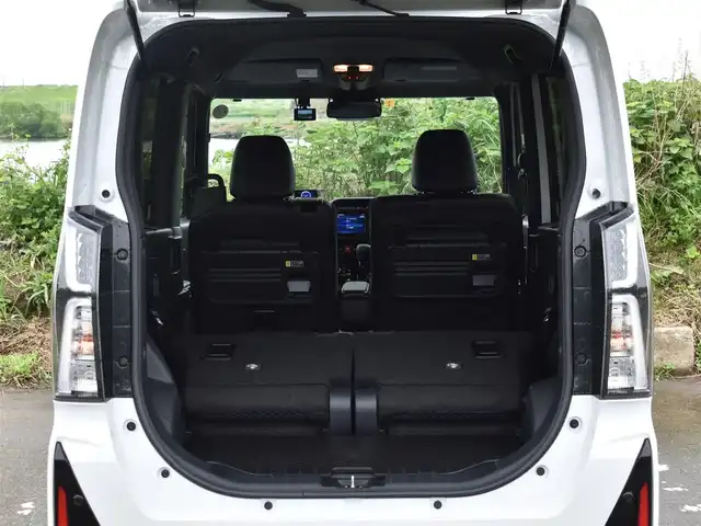 ダイハツ タント カスタム X 福岡県 2023(令5)年 1.3万km シャイニングホワイトパール ワンオーナー/社外メモリナビ/フルセグTV・BT・CD・DVD・FM・AM/全方位カメラ/スマートアシスト/オートハイビーム/クリアランスソナー/純正LEDヘッドライト/両側パワースライドドア/ステアリングスイッチ/電動パーキングブレーキ/ブレーキホールド/保証書・取説・スペアキー