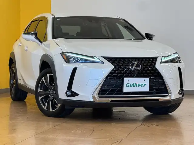レクサス ＵＸ 250h バージョンL 群馬県 2021(令3)年 6.9万km ソニッククォーツ 純正ナビ/　（AM/FM/CD/DVD/BT）/フルセグTV/全方位カメラ/Lexus Safety System＋/　・プリクラッシュセーフティ/　・レーントレーシングアシスト（LTA）/　・ロードサインアシスト（RSA）/ビルトインETC2.0/レーダークルーズコントロール/D/N席シートヒーター/D/N席シートクーラー/D席メモリーシート/ハンズフリーパワーバックドア/LEDヘッドライト/充電用USB/タイプC/スマートキー