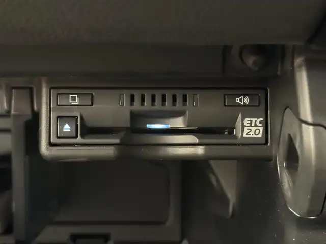 レクサス ＵＸ 250h バージョンL 群馬県 2021(令3)年 6.9万km ソニッククォーツ 純正ナビ/　（AM/FM/CD/DVD/BT）/フルセグTV/全方位カメラ/Lexus Safety System＋/　・プリクラッシュセーフティ/　・レーントレーシングアシスト（LTA）/　・ロードサインアシスト（RSA）/ビルトインETC2.0/レーダークルーズコントロール/D/N席シートヒーター/D/N席シートクーラー/D席メモリーシート/ハンズフリーパワーバックドア/LEDヘッドライト/充電用USB/タイプC/スマートキー