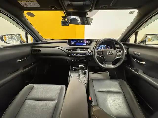 レクサス ＵＸ 250h バージョンL 群馬県 2021(令3)年 6.9万km ソニッククォーツ 純正ナビ/　（AM/FM/CD/DVD/BT）/フルセグTV/全方位カメラ/Lexus Safety System＋/　・プリクラッシュセーフティ/　・レーントレーシングアシスト（LTA）/　・ロードサインアシスト（RSA）/ビルトインETC2.0/レーダークルーズコントロール/D/N席シートヒーター/D/N席シートクーラー/D席メモリーシート/ハンズフリーパワーバックドア/LEDヘッドライト/充電用USB/タイプC/スマートキー
