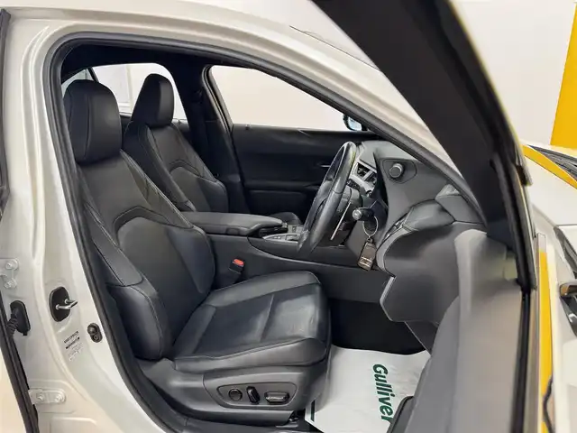 レクサス ＵＸ 250h バージョンL 群馬県 2021(令3)年 6.9万km ソニッククォーツ 純正ナビ/　（AM/FM/CD/DVD/BT）/フルセグTV/全方位カメラ/Lexus Safety System＋/　・プリクラッシュセーフティ/　・レーントレーシングアシスト（LTA）/　・ロードサインアシスト（RSA）/ビルトインETC2.0/レーダークルーズコントロール/D/N席シートヒーター/D/N席シートクーラー/D席メモリーシート/ハンズフリーパワーバックドア/LEDヘッドライト/充電用USB/タイプC/スマートキー