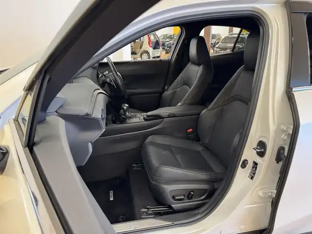 レクサス ＵＸ 250h バージョンL 群馬県 2021(令3)年 6.9万km ソニッククォーツ 純正ナビ/　（AM/FM/CD/DVD/BT）/フルセグTV/全方位カメラ/Lexus Safety System＋/　・プリクラッシュセーフティ/　・レーントレーシングアシスト（LTA）/　・ロードサインアシスト（RSA）/ビルトインETC2.0/レーダークルーズコントロール/D/N席シートヒーター/D/N席シートクーラー/D席メモリーシート/ハンズフリーパワーバックドア/LEDヘッドライト/充電用USB/タイプC/スマートキー