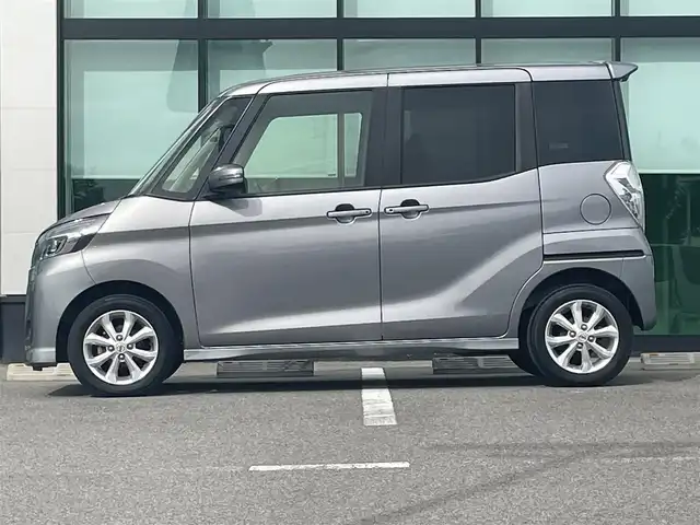 日産 デイズ ルークス ハイウェイスターX 和歌山県 2017(平29)年 3万km チタニウムグレーメタリック 純正ナビ（MM316D-W）/(AM/FM/CD/DVD/Bluetooth)/全方位カメラ/衝突軽減ブレーキ/横滑り防止機能/アイドリングストップ/オートライト/オートマチックハイビーム/ETC/ドライブレコーダー/スマートキー/プッシュスタート/ステアリングリモコン/純正AW