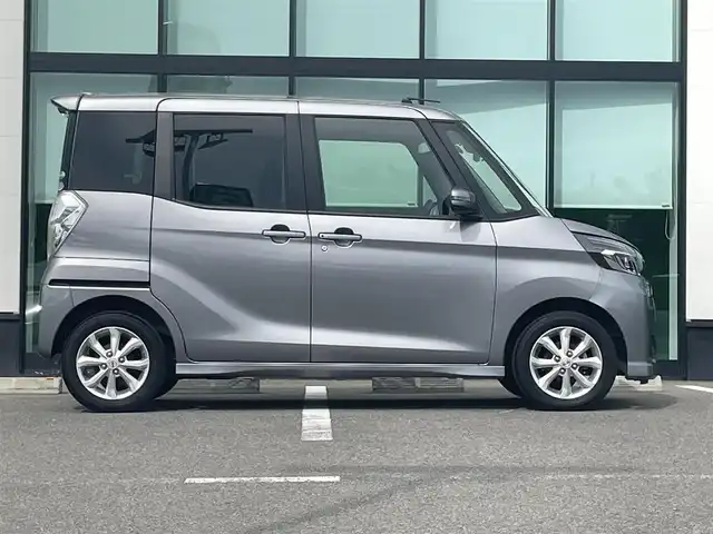 日産 デイズ ルークス ハイウェイスターX 和歌山県 2017(平29)年 3万km チタニウムグレーメタリック 純正ナビ（MM316D-W）/(AM/FM/CD/DVD/Bluetooth)/全方位カメラ/衝突軽減ブレーキ/横滑り防止機能/アイドリングストップ/オートライト/オートマチックハイビーム/ETC/ドライブレコーダー/スマートキー/プッシュスタート/ステアリングリモコン/純正AW