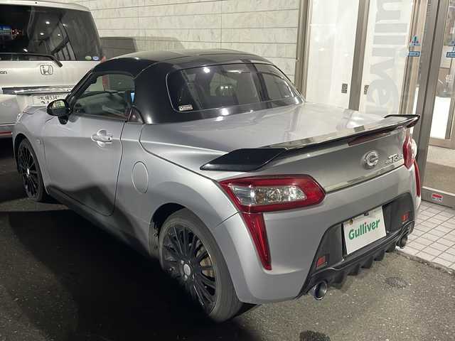 ダイハツ コペン ローブ 茨城県 2017(平29)年 11.3万km ブライトシルバーメタリック (株)IDOMが運営する【じしゃロン水戸店】の自社ローン専用車両になりますこちらは現金またはオートローンご利用時の価格です。自社ローンご希望の方は別途その旨お申付け下さい/純正ナビ(FC、M、AM、フルセグTV、SD/DVD、CD、BT)/バックカメラ/純正フロアマット/プッシュスタート/スマートキー/アイドリングストップ/横滑り防止/ETC/LEDヘッドライト