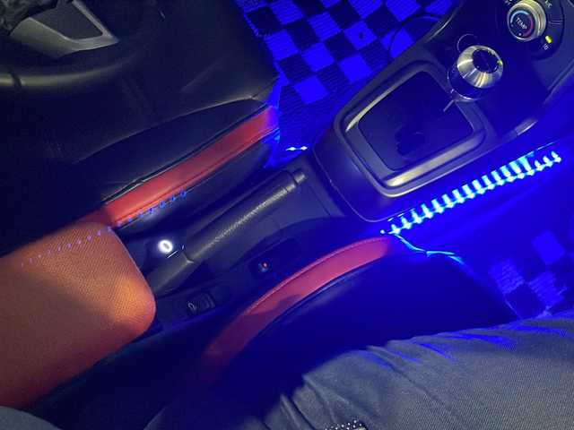 ダイハツ コペン ローブ 茨城県 2017(平29)年 11.3万km ブライトシルバーメタリック (株)IDOMが運営する【じしゃロン水戸店】の自社ローン専用車両になりますこちらは現金またはオートローンご利用時の価格です。自社ローンご希望の方は別途その旨お申付け下さい/純正ナビ(FC、M、AM、フルセグTV、SD/DVD、CD、BT)/バックカメラ/純正フロアマット/プッシュスタート/スマートキー/アイドリングストップ/横滑り防止/ETC/LEDヘッドライト