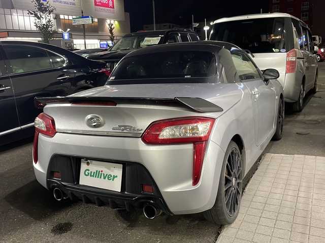 ダイハツ コペン ローブ 茨城県 2017(平29)年 11.3万km ブライトシルバーメタリック (株)IDOMが運営する【じしゃロン水戸店】の自社ローン専用車両になりますこちらは現金またはオートローンご利用時の価格です。自社ローンご希望の方は別途その旨お申付け下さい/純正ナビ(FC、M、AM、フルセグTV、SD/DVD、CD、BT)/バックカメラ/純正フロアマット/プッシュスタート/スマートキー/アイドリングストップ/横滑り防止/ETC/LEDヘッドライト