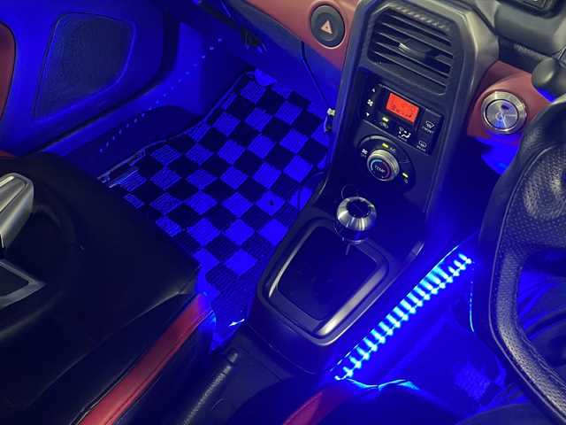 ダイハツ コペン ローブ 茨城県 2017(平29)年 11.3万km ブライトシルバーメタリック (株)IDOMが運営する【じしゃロン水戸店】の自社ローン専用車両になりますこちらは現金またはオートローンご利用時の価格です。自社ローンご希望の方は別途その旨お申付け下さい/純正ナビ(FC、M、AM、フルセグTV、SD/DVD、CD、BT)/バックカメラ/純正フロアマット/プッシュスタート/スマートキー/アイドリングストップ/横滑り防止/ETC/LEDヘッドライト