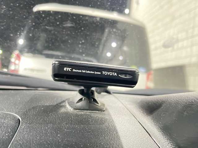 ダイハツ コペン ローブ 茨城県 2017(平29)年 11.3万km ブライトシルバーメタリック (株)IDOMが運営する【じしゃロン水戸店】の自社ローン専用車両になりますこちらは現金またはオートローンご利用時の価格です。自社ローンご希望の方は別途その旨お申付け下さい/純正ナビ(FC、M、AM、フルセグTV、SD/DVD、CD、BT)/バックカメラ/純正フロアマット/プッシュスタート/スマートキー/アイドリングストップ/横滑り防止/ETC/LEDヘッドライト