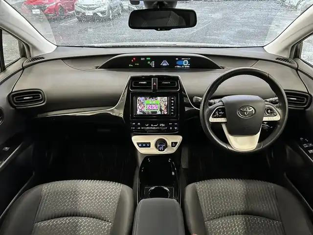 トヨタ プリウス Sセーフティプラス 宮城県 2018(平30)年 4.1万km シルバーM /ワンオーナー//純正メモリナビ//CD/DVD/SD/BT/フルセグテレビ//バックカメラ//パークアシスト//レーダークルーズコントロール//プリクラッシュセーフティ//レーンディパーチャーアラート//ビルトインETC//LEDヘッドライト/オートハイビーム//AC100V//スマートキーx2//社外15インチアルミ夏タイヤ積み込み（溝無し）