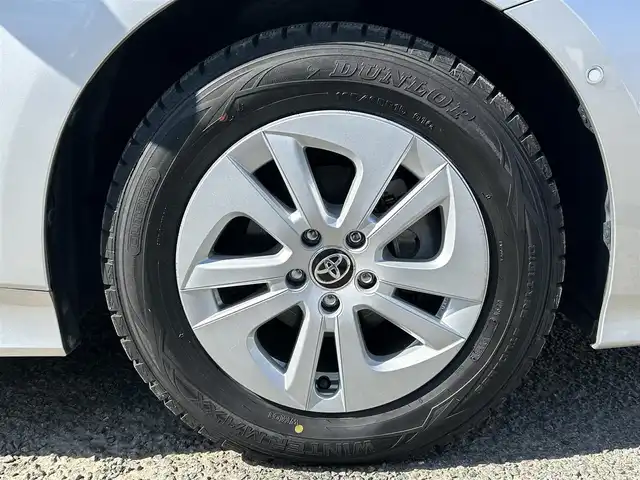 トヨタ プリウス Sセーフティプラス 宮城県 2018(平30)年 4.1万km シルバーM /ワンオーナー//純正メモリナビ//CD/DVD/SD/BT/フルセグテレビ//バックカメラ//パークアシスト//レーダークルーズコントロール//プリクラッシュセーフティ//レーンディパーチャーアラート//ビルトインETC//LEDヘッドライト/オートハイビーム//AC100V//スマートキーx2//社外15インチアルミ夏タイヤ積み込み（溝無し）