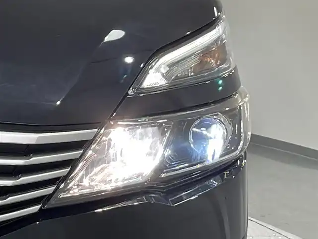 日産 セレナ ライダー プロパイロット E 愛知県 2017(平29)年 5.5万km ダイヤモンドブラック 純正９インチナビ（地図SD欠）/（AM/FM/Bluetooth/フルセグTV/CD/DVD/SD/AUX/USB）　/プロパイロット　/衝突軽減ブレーキ　/両側電動スライドドア　/ＬＥＤヘッドライト　/後席フリップダウンモニター　/バッグカメラ　/ドライブレコーダー　/コーナーセンサー/エマージェンシーブレーキ/車線逸脱警報/車線逸脱防止支援　/横揺れ防止装置/オートホールド　/プッシュスタート/スマートキー/アイドリングストップ/純正フロアマット/オートライト