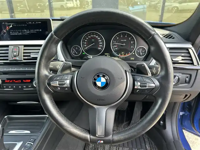 ＢＭＷ ３２０ｉ xDrive Mスポーツ 石川県 2015(平27)年 2.9万km 青 4WD/インテリジェントセーフティ/純正ナビ/　Bluetooth・AM/FM・CD・DVD・USB・AUX/バックカメラ/ルームミラーETC/アダプティブクルーズコントロール/パワーシート（D+N席）/シートメモリー/パドルシフト/横滑り防止装置/盗難防止装置/純正アルミホイール/スマートキー