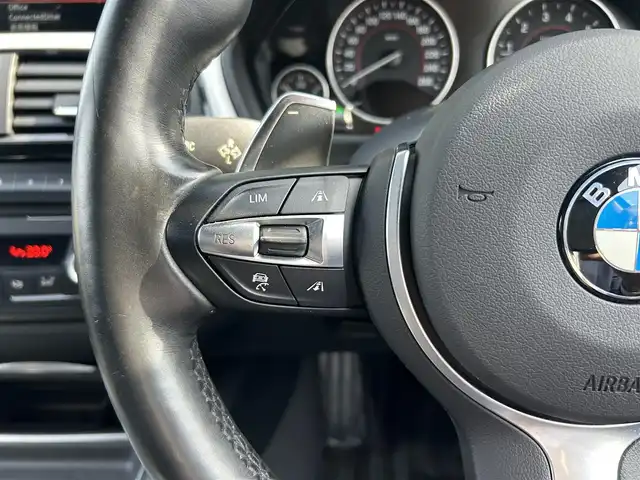 ＢＭＷ ３２０ｉ xDrive Mスポーツ 石川県 2015(平27)年 2.9万km 青 4WD/インテリジェントセーフティ/純正ナビ/　Bluetooth・AM/FM・CD・DVD・USB・AUX/バックカメラ/ルームミラーETC/アダプティブクルーズコントロール/パワーシート（D+N席）/シートメモリー/パドルシフト/横滑り防止装置/盗難防止装置/純正アルミホイール/スマートキー