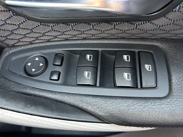 ＢＭＷ ３２０ｉ xDrive Mスポーツ 石川県 2015(平27)年 2.9万km 青 4WD/インテリジェントセーフティ/純正ナビ/　Bluetooth・AM/FM・CD・DVD・USB・AUX/バックカメラ/ルームミラーETC/アダプティブクルーズコントロール/パワーシート（D+N席）/シートメモリー/パドルシフト/横滑り防止装置/盗難防止装置/純正アルミホイール/スマートキー