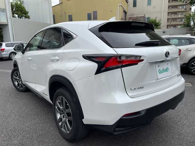 レクサス ＮＸ 300h バージョンL 東京都 2014(平26)年 6.5万km ソニッククォーツ パノラマルーフ/保証書・取説・カードキー＆スマートキー/ナノイーエアコン/革巻きステア・パドルシフト・ステアヒーター/クルーズコントロール/ガーネット（赤）レザーシート/前席パワーシート（運転席メモリ付）・シートヒーター・ベンチレーション/後席電動格納＆リクライニング機能/純正SDナビ・フルセグTV/bL/DVD/CD/SD/BT/AUX/USB/MSV/純正ビルトインETC/ドライブレコーダー/純正18インチアルミ/パワーバックドア（イージークロージャー付）/角型3眼LEDヘッドライト＆LEDデイライト・オイートライト・LEDフォグ/AC100V/100Wアクセサリーコンセント/ウィンカーミラー（電動オート格納/メモリ/ヒーター）/トノカバー/サイド＆カーテン＆ニーエアバック/純正18インチアルミ
