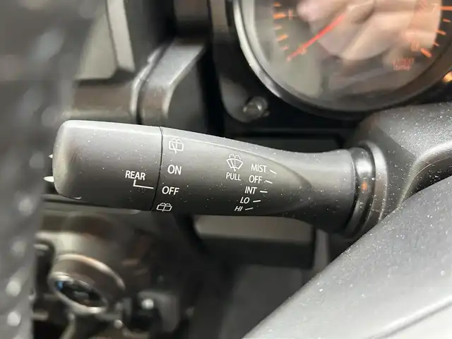 スズキ ジムニー シエラ JC 埼玉県 2023(令5)年 1.7万km ブルーイッシュブラックパール3 ワンオーナー/panasonic CN-HE01WD/(AM/FM/BT/CD/DVD/SD)/フルセグTV/バックカメラ/ETC/スズキセーフティーサポート/・ヒルディセントコントロール/クルコン追従無し/前席シートヒーター/前方ドライブレコーダー/アイドリングストップ/オートライト/オートエアコン/プッシュスタートボタン/スマートキー×１/ステアリングスイッチ/純正フロアマット/車両/ナビ 取扱説明書/保証書