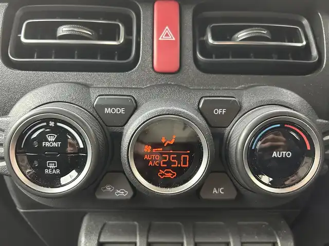 スズキ ジムニー シエラ JC 埼玉県 2023(令5)年 1.7万km ブルーイッシュブラックパール3 ワンオーナー/panasonic CN-HE01WD/(AM/FM/BT/CD/DVD/SD)/フルセグTV/バックカメラ/ETC/スズキセーフティーサポート/・ヒルディセントコントロール/クルコン追従無し/前席シートヒーター/前方ドライブレコーダー/アイドリングストップ/オートライト/オートエアコン/プッシュスタートボタン/スマートキー×１/ステアリングスイッチ/純正フロアマット/車両/ナビ 取扱説明書/保証書