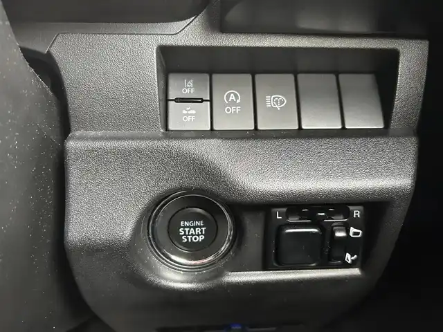 スズキ ジムニー シエラ JC 埼玉県 2023(令5)年 1.7万km ブルーイッシュブラックパール3 ワンオーナー/panasonic CN-HE01WD/(AM/FM/BT/CD/DVD/SD)/フルセグTV/バックカメラ/ETC/スズキセーフティーサポート/・ヒルディセントコントロール/クルコン追従無し/前席シートヒーター/前方ドライブレコーダー/アイドリングストップ/オートライト/オートエアコン/プッシュスタートボタン/スマートキー×１/ステアリングスイッチ/純正フロアマット/車両/ナビ 取扱説明書/保証書