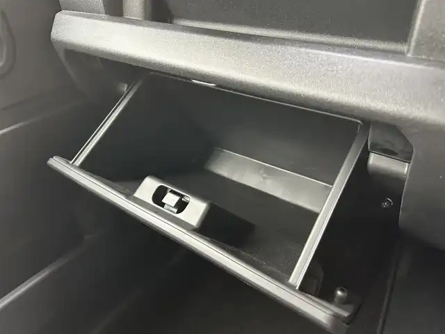 スズキ ジムニー シエラ JC 埼玉県 2023(令5)年 1.7万km ブルーイッシュブラックパール3 ワンオーナー/panasonic CN-HE01WD/(AM/FM/BT/CD/DVD/SD)/フルセグTV/バックカメラ/ETC/スズキセーフティーサポート/・ヒルディセントコントロール/クルコン追従無し/前席シートヒーター/前方ドライブレコーダー/アイドリングストップ/オートライト/オートエアコン/プッシュスタートボタン/スマートキー×１/ステアリングスイッチ/純正フロアマット/車両/ナビ 取扱説明書/保証書