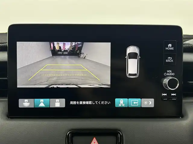 ホンダ ヴェゼル ハイブリッド e:HEV Z 大阪府 2021(令3)年 6.6万km プラチナホワイトパール Honda CONNECTディスプレー/・バックカメラ/・フルセグテレビ/・AM/FM/・Bluetooth/・スマートフォン連携（AppleCarPlay/AndroidAuto）/ワイヤレス充電器/ブラインドスポットインフォメーション/後退出庫サポート/Honda SENSING/・衝突被害軽減ブレーキ/・誤発進抑制機能/・後方誤発進抑制機能/・近距離衝突軽減ブレーキ/・歩行者事故低減ステアリング/・路外逸脱抑制機能/・渋滞追従機能付きアダプティブクルーズコントロール/・車線維持支援システム/・先行車発進お知らせ機能/・標識認識機能/・オートハイビーム/・パーキングセンサーシステム/LEDアクティブコーナリングライト/車両接近通報装置/アジャイルハンドリングアシスト/ヒルディセントコントロール/電動パーキング/オートホールド/パワーバックドア/ドライブモードスイッチ（NORMALモード/SPORTモード/ECONモード）/フルオートエアコン（左右独立温度コントロール式）/本革ステアリング/・ステアリングスイッチ/USB接続（前2つ/後ろ2つ）