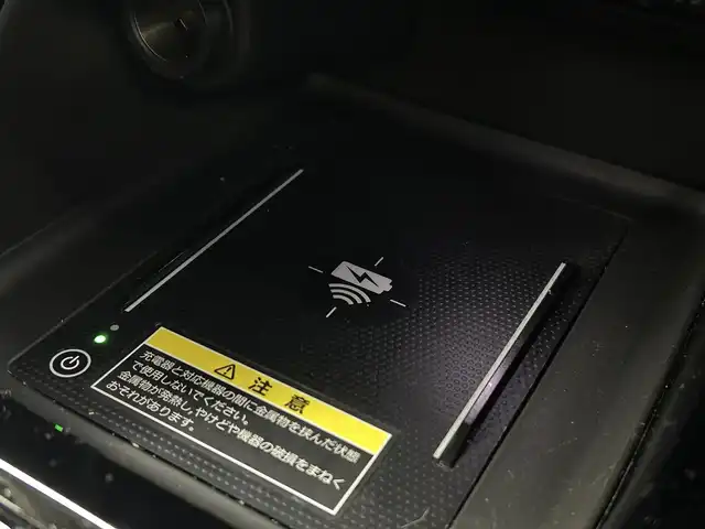 ホンダ ヴェゼル ハイブリッド e:HEV Z 大阪府 2021(令3)年 6.6万km プラチナホワイトパール Honda CONNECTディスプレー/・バックカメラ/・フルセグテレビ/・AM/FM/・Bluetooth/・スマートフォン連携（AppleCarPlay/AndroidAuto）/ワイヤレス充電器/ブラインドスポットインフォメーション/後退出庫サポート/Honda SENSING/・衝突被害軽減ブレーキ/・誤発進抑制機能/・後方誤発進抑制機能/・近距離衝突軽減ブレーキ/・歩行者事故低減ステアリング/・路外逸脱抑制機能/・渋滞追従機能付きアダプティブクルーズコントロール/・車線維持支援システム/・先行車発進お知らせ機能/・標識認識機能/・オートハイビーム/・パーキングセンサーシステム/LEDアクティブコーナリングライト/車両接近通報装置/アジャイルハンドリングアシスト/ヒルディセントコントロール/電動パーキング/オートホールド/パワーバックドア/ドライブモードスイッチ（NORMALモード/SPORTモード/ECONモード）/フルオートエアコン（左右独立温度コントロール式）/本革ステアリング/・ステアリングスイッチ/USB接続（前2つ/後ろ2つ）