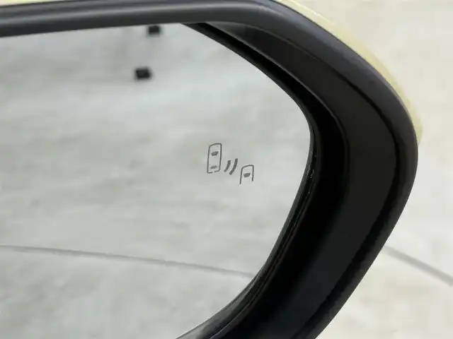 トヨタ シエンタ ハイブリッド Z 埼玉県 2023(令5)年 3万km ベージュ 純正１０．５型ナビ　全方位　両側　ＡＣ１００Ｖ　ビルトインＥＴＣ　ＬＥＤヘッドライト　ＢＳＭ　追従走行　Ｂｌｕｅｔｏｏｔｈ　ＵＳＢ　フルセグＴＶ　フロアマット　フルフラット　ウォークスルー