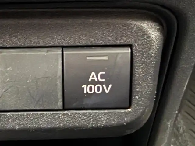 トヨタ シエンタ ハイブリッド Z 埼玉県 2023(令5)年 3万km ベージュ 純正１０．５型ナビ　全方位　両側　ＡＣ１００Ｖ　ビルトインＥＴＣ　ＬＥＤヘッドライト　ＢＳＭ　追従走行　Ｂｌｕｅｔｏｏｔｈ　ＵＳＢ　フルセグＴＶ　フロアマット　フルフラット　ウォークスルー