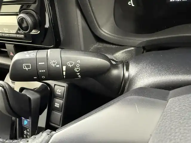 トヨタ シエンタ ハイブリッド Z 埼玉県 2023(令5)年 3万km ベージュ 純正１０．５型ナビ　全方位　両側　ＡＣ１００Ｖ　ビルトインＥＴＣ　ＬＥＤヘッドライト　ＢＳＭ　追従走行　Ｂｌｕｅｔｏｏｔｈ　ＵＳＢ　フルセグＴＶ　フロアマット　フルフラット　ウォークスルー