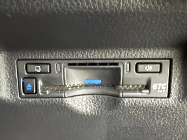 トヨタ シエンタ ハイブリッド Z 埼玉県 2023(令5)年 3万km ベージュ 純正１０．５型ナビ　全方位　両側　ＡＣ１００Ｖ　ビルトインＥＴＣ　ＬＥＤヘッドライト　ＢＳＭ　追従走行　Ｂｌｕｅｔｏｏｔｈ　ＵＳＢ　フルセグＴＶ　フロアマット　フルフラット　ウォークスルー