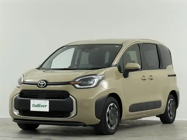 トヨタ シエンタ ハイブリッド Z 埼玉県 2023(令5)年 3万km ベージュ 純正１０．５型ナビ　全方位　両側　ＡＣ１００Ｖ　ビルトインＥＴＣ　ＬＥＤヘッドライト　ＢＳＭ　追従走行　Ｂｌｕｅｔｏｏｔｈ　ＵＳＢ　フルセグＴＶ　フロアマット　フルフラット　ウォークスルー