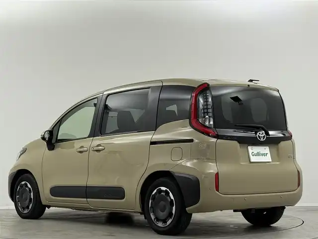 トヨタ シエンタ ハイブリッド Z 埼玉県 2023(令5)年 3万km ベージュ 純正１０．５型ナビ　全方位　両側　ＡＣ１００Ｖ　ビルトインＥＴＣ　ＬＥＤヘッドライト　ＢＳＭ　追従走行　Ｂｌｕｅｔｏｏｔｈ　ＵＳＢ　フルセグＴＶ　フロアマット　フルフラット　ウォークスルー