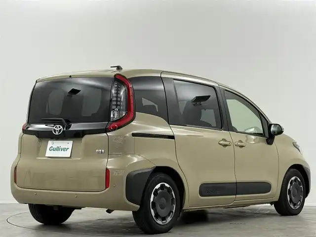 トヨタ シエンタ ハイブリッド Z 埼玉県 2023(令5)年 3万km ベージュ 純正１０．５型ナビ　全方位　両側　ＡＣ１００Ｖ　ビルトインＥＴＣ　ＬＥＤヘッドライト　ＢＳＭ　追従走行　Ｂｌｕｅｔｏｏｔｈ　ＵＳＢ　フルセグＴＶ　フロアマット　フルフラット　ウォークスルー