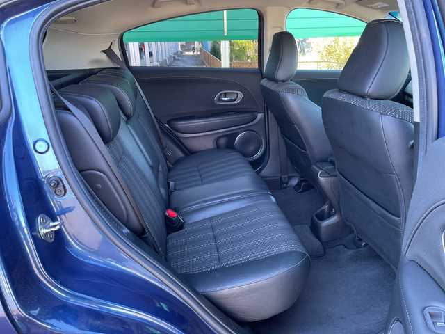 ホンダ ヴェゼル ハイブリッド Z 茨城県 2014(平26)年 5.6万km モルフォブルーP 社外ナビ/Bluetooth/フルセグTV/ドライブレコーダー/ETC/ハーフレザーシート/シートヒーター/横滑り防止装置/衝突軽減システム/オートライト/LEDヘッドライト/純正OPモデューロエアロパーツ/保証書/取扱説明書